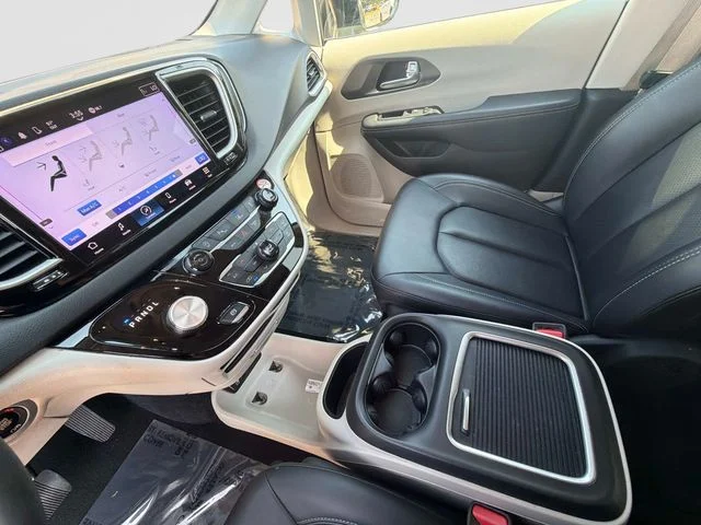 Used 2024 Diamond Black Chrysler Touring L image 30