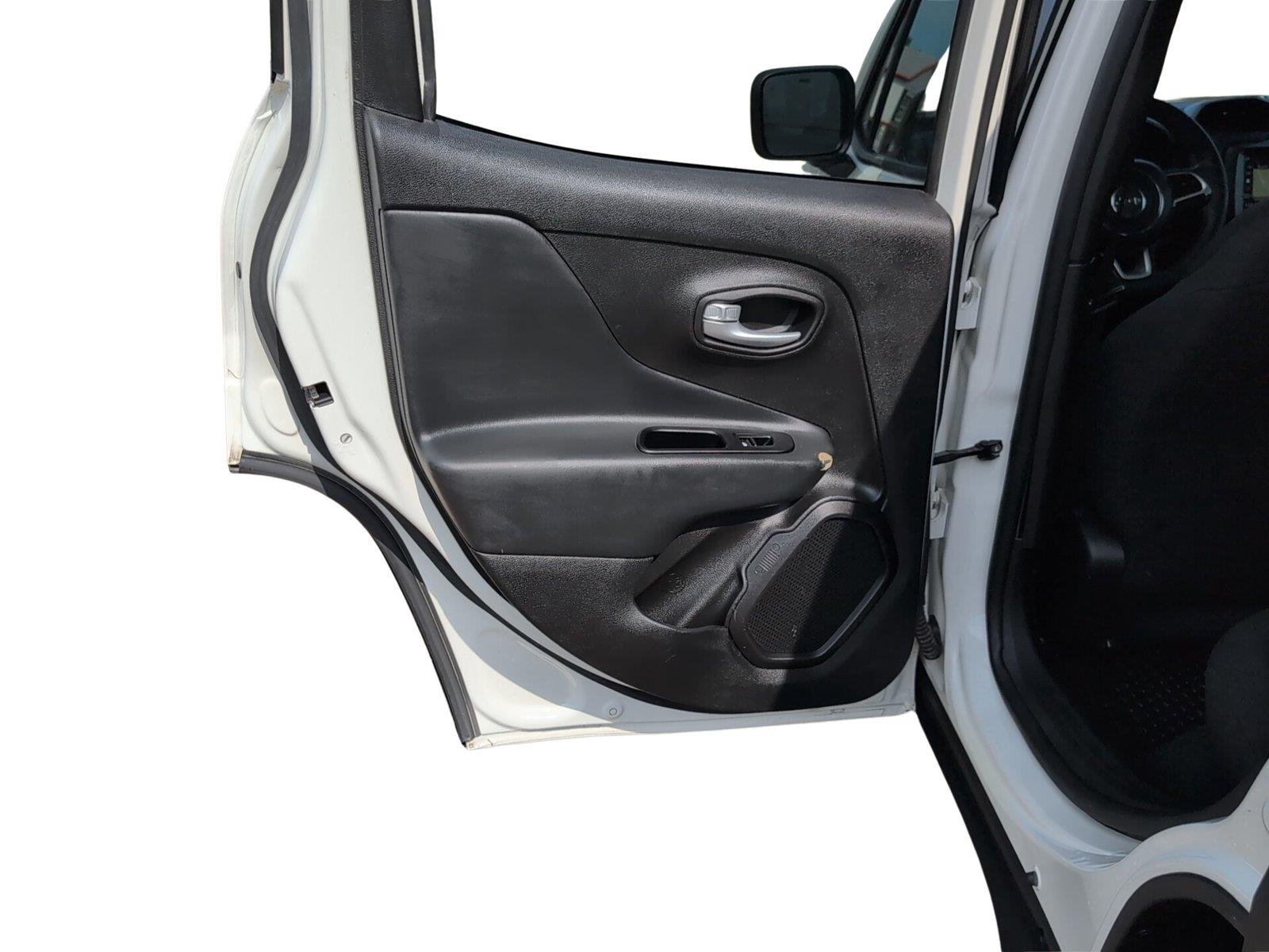 Used 2023 Alpine White Clearcoat Jeep Latitude image 14