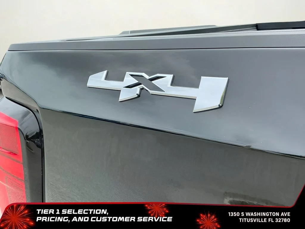 Used 2025 Onyx Black GMC Elevation image 43