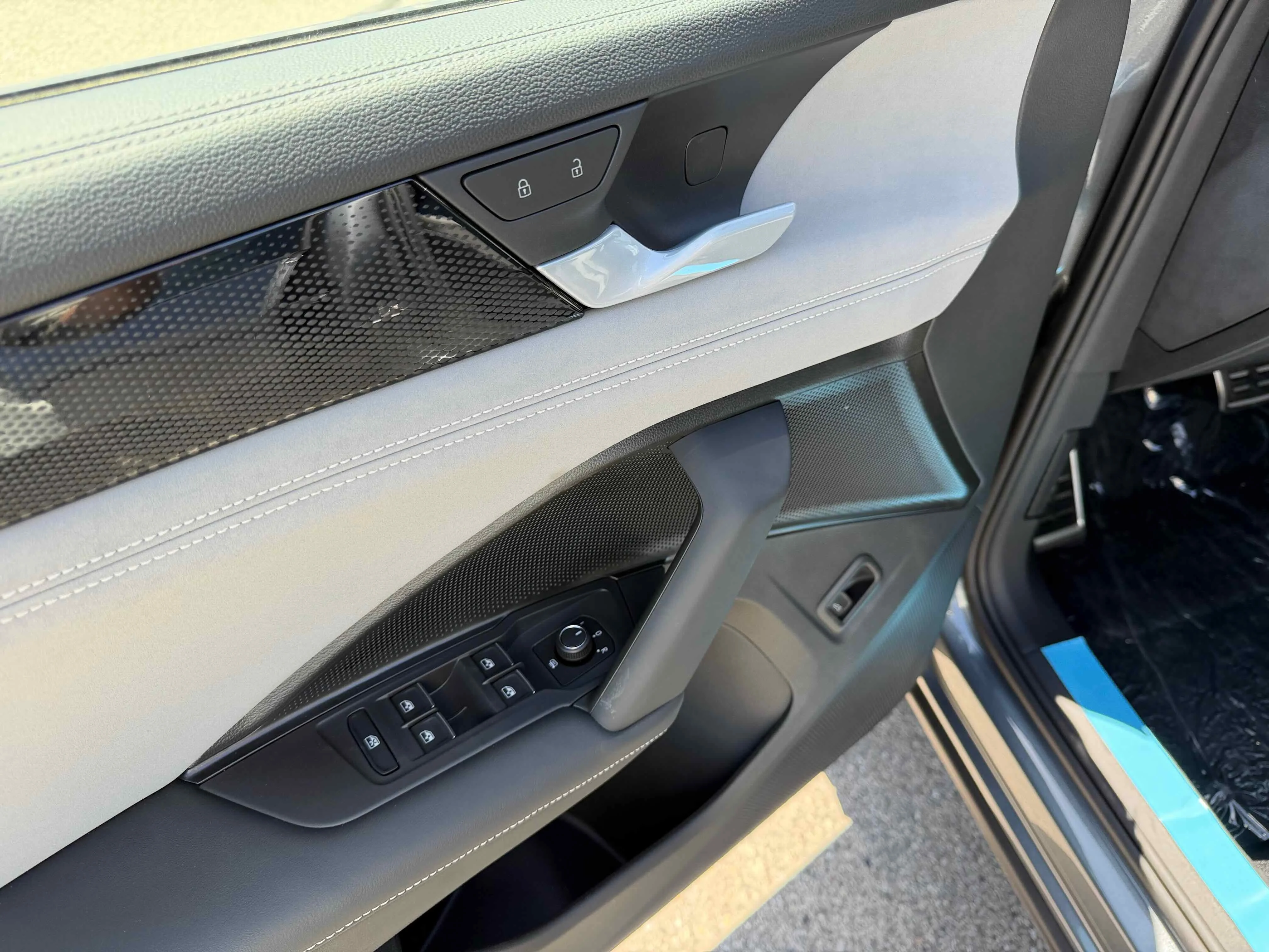 New 2026 Platinum Gray Volkswagen SE R-Line Black image 16