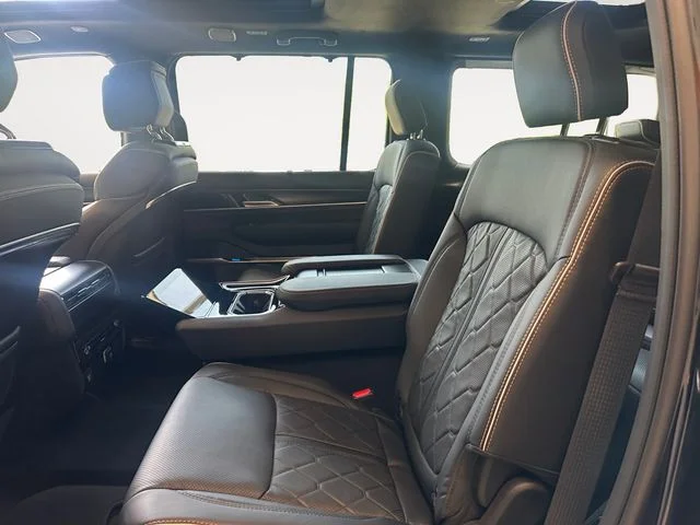 New 2026 High Gloss Black Exterior Paint Jeep Summit Reserve image 12