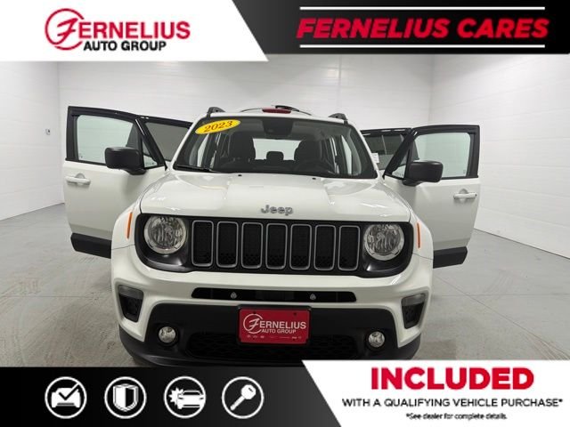 Used 2023 White Jeep Latitude image 10