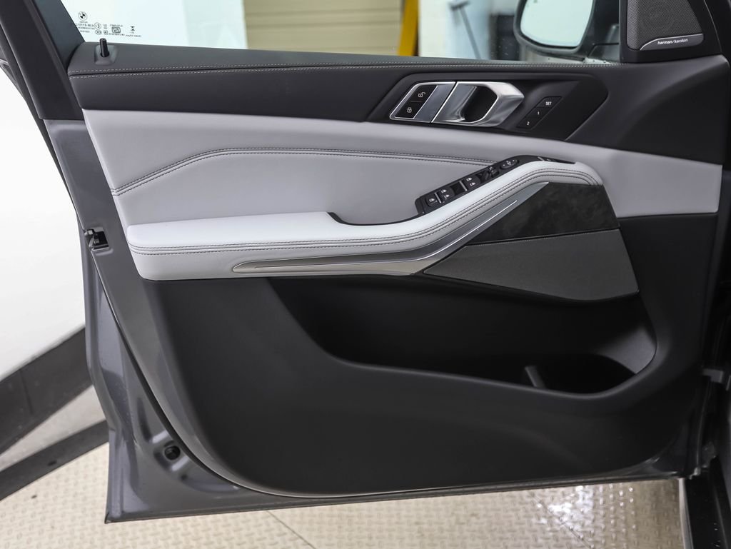 Used 2026 Gray Metallic BMW xDrive40i image 9