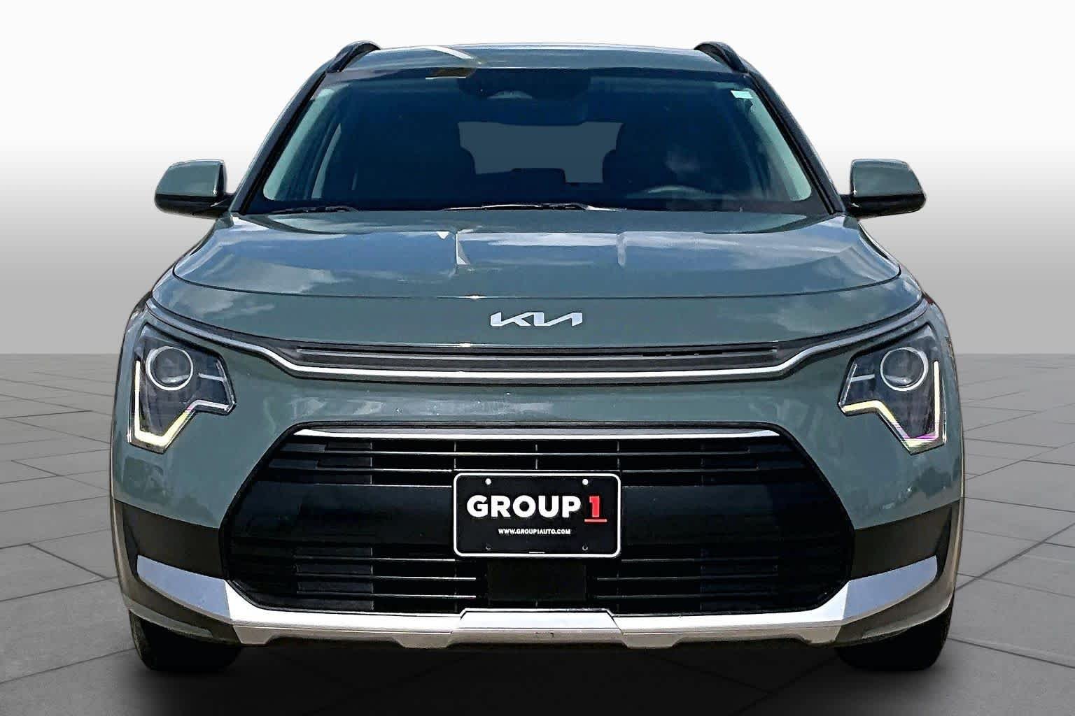 Used 2023 Cityscape Green Kia EX image 7