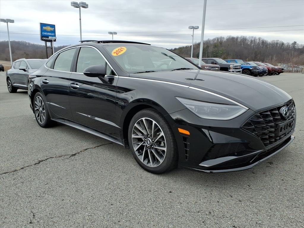 Used 2021 Phantom Black Hyundai Limited image 9