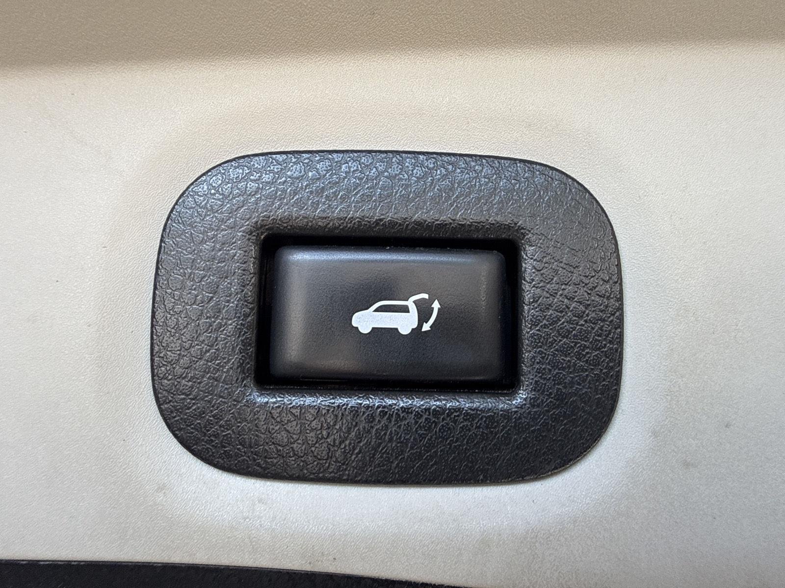 Used 2018 Gun Metallic Nissan SV image 8