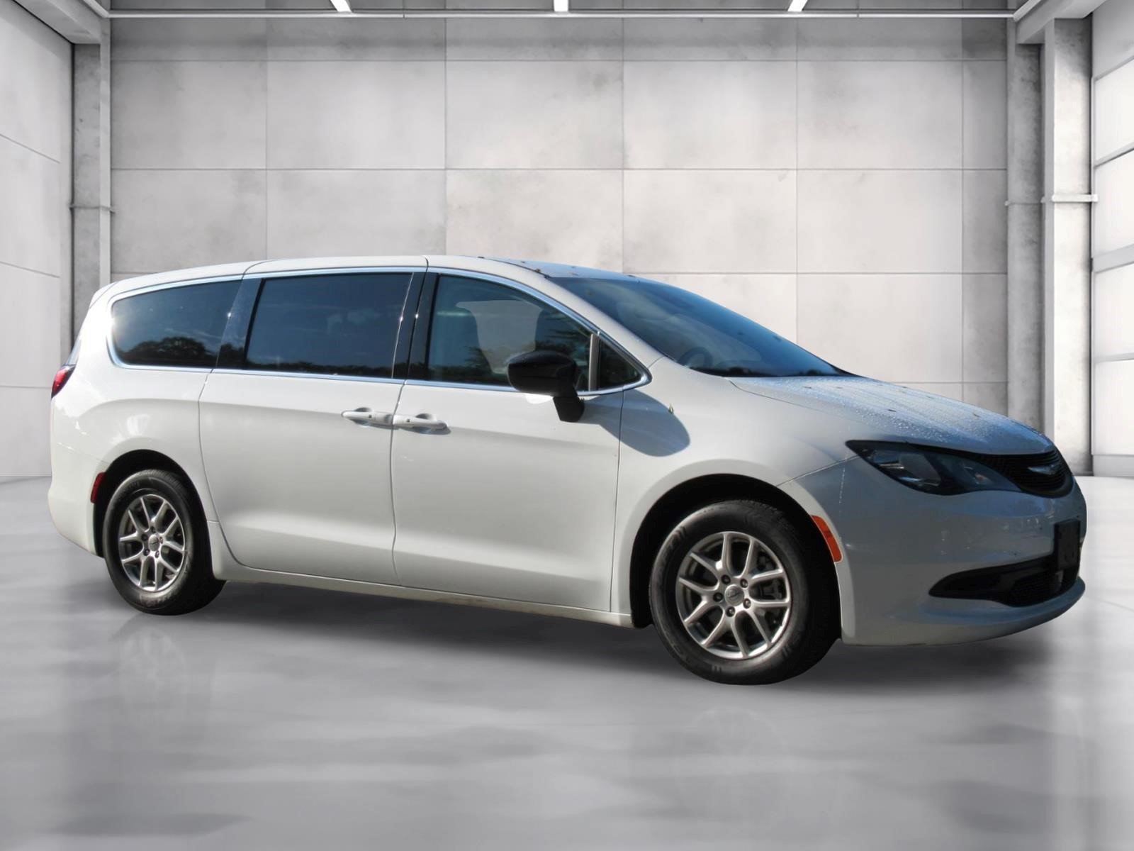 2024 Chrysler Voyager LX