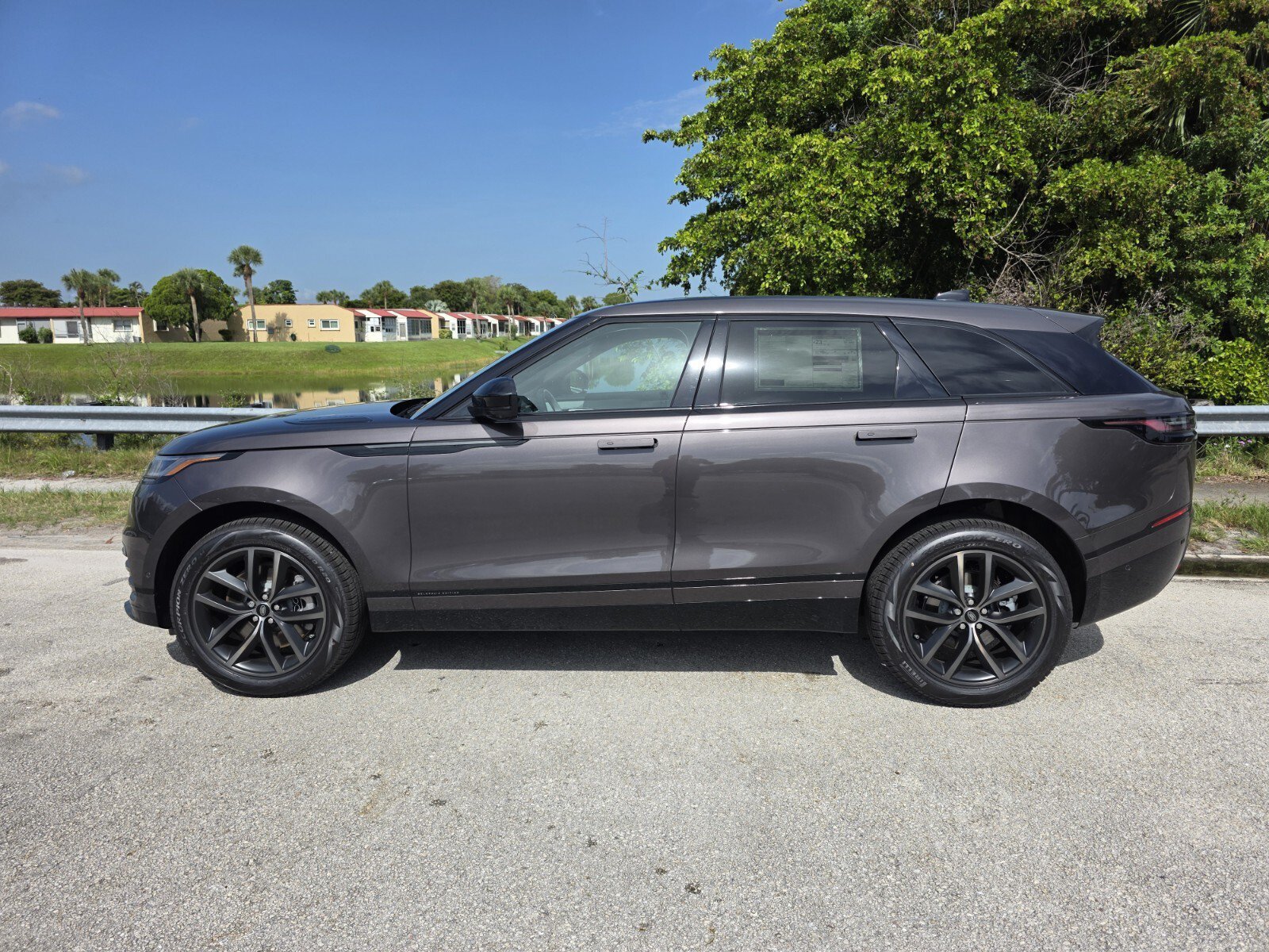 New 2026 Charente Grey Land Rover P250 Belgravia Edition image 7