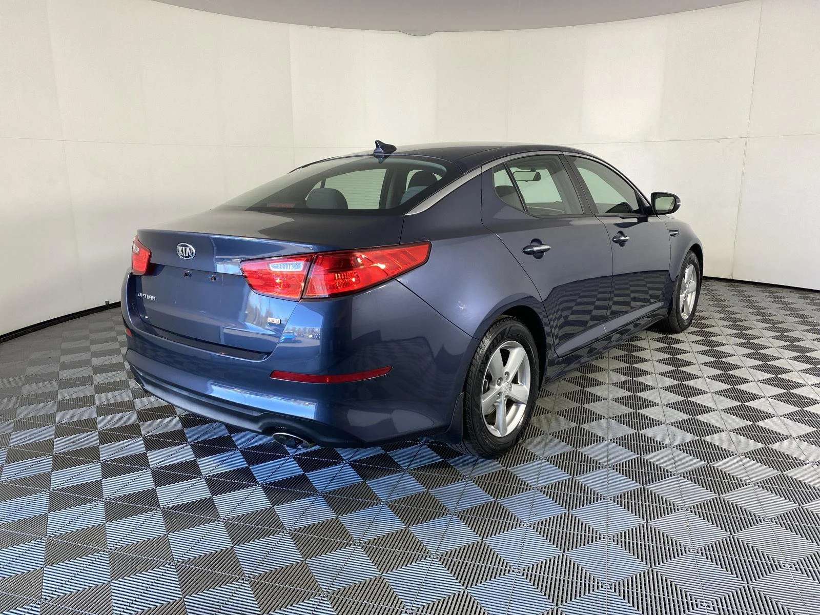 Used 2015 Smokey Blue Kia LX image 8