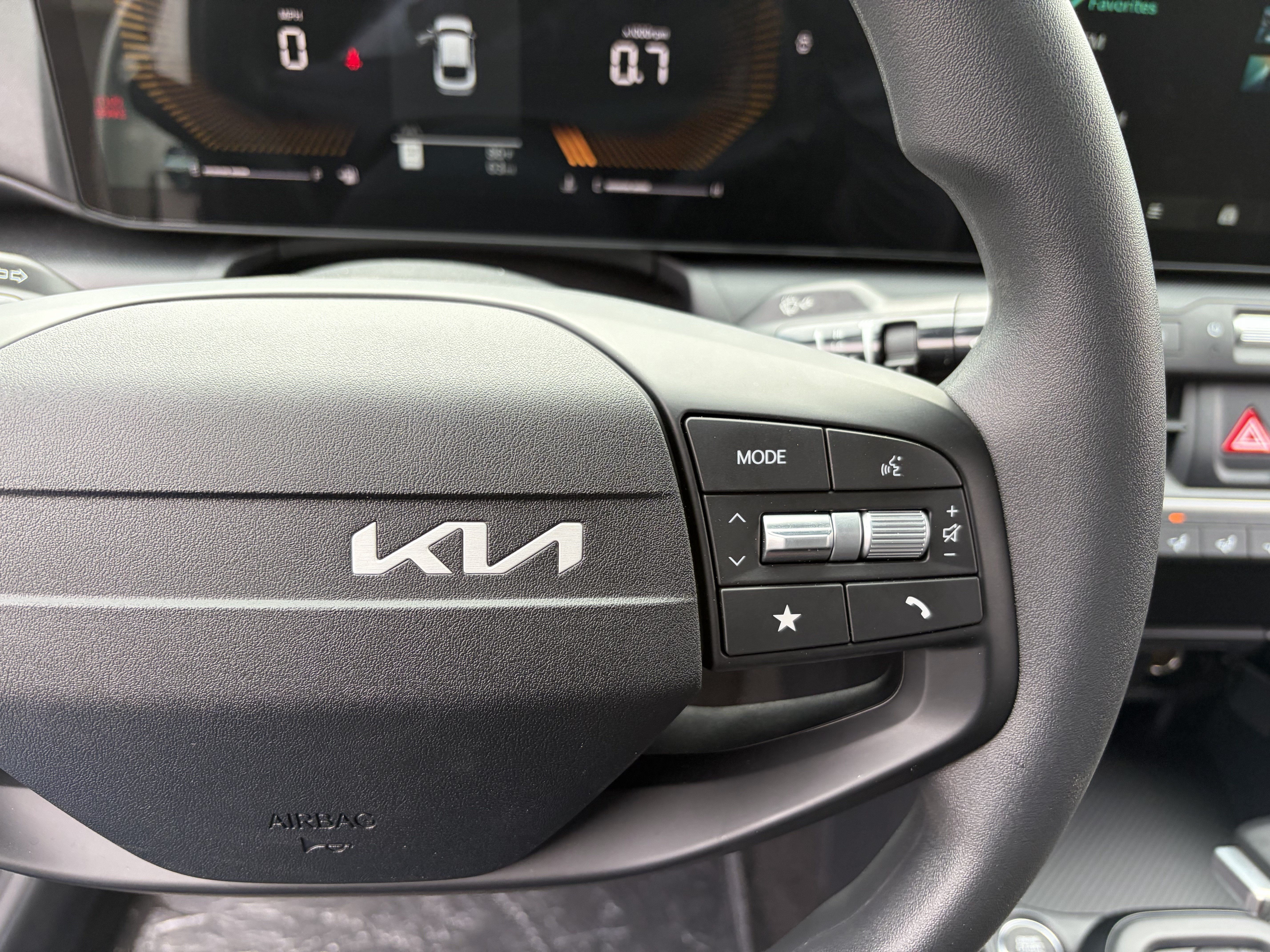 New 2026 Snow White Pearl Kia LXS image 23