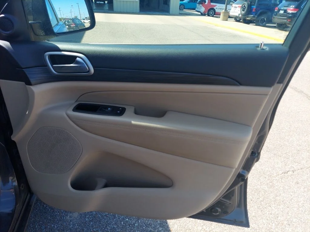 Certified Used 2019 Gray Jeep Laredo E image 33