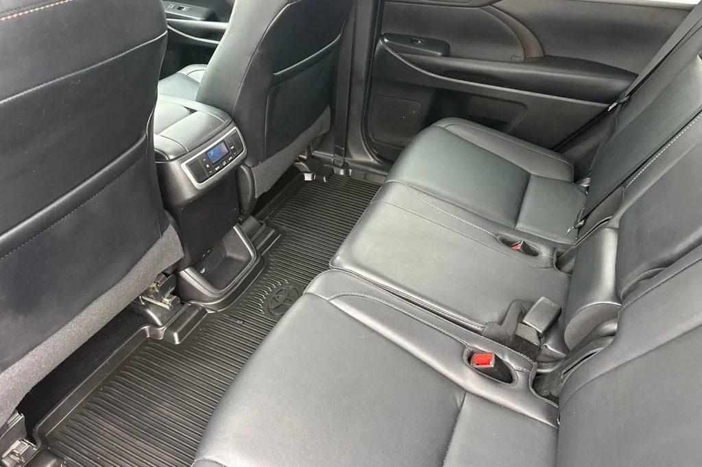 Used 2019 Ooh La La Rouge Mica Toyota XLE image 16