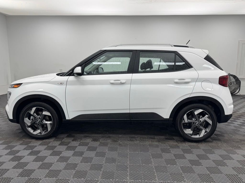 Used 2025 Lunar White Hyundai SEL image 11