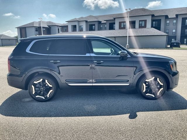 Used 2023 Ebony Black Kia S image 13