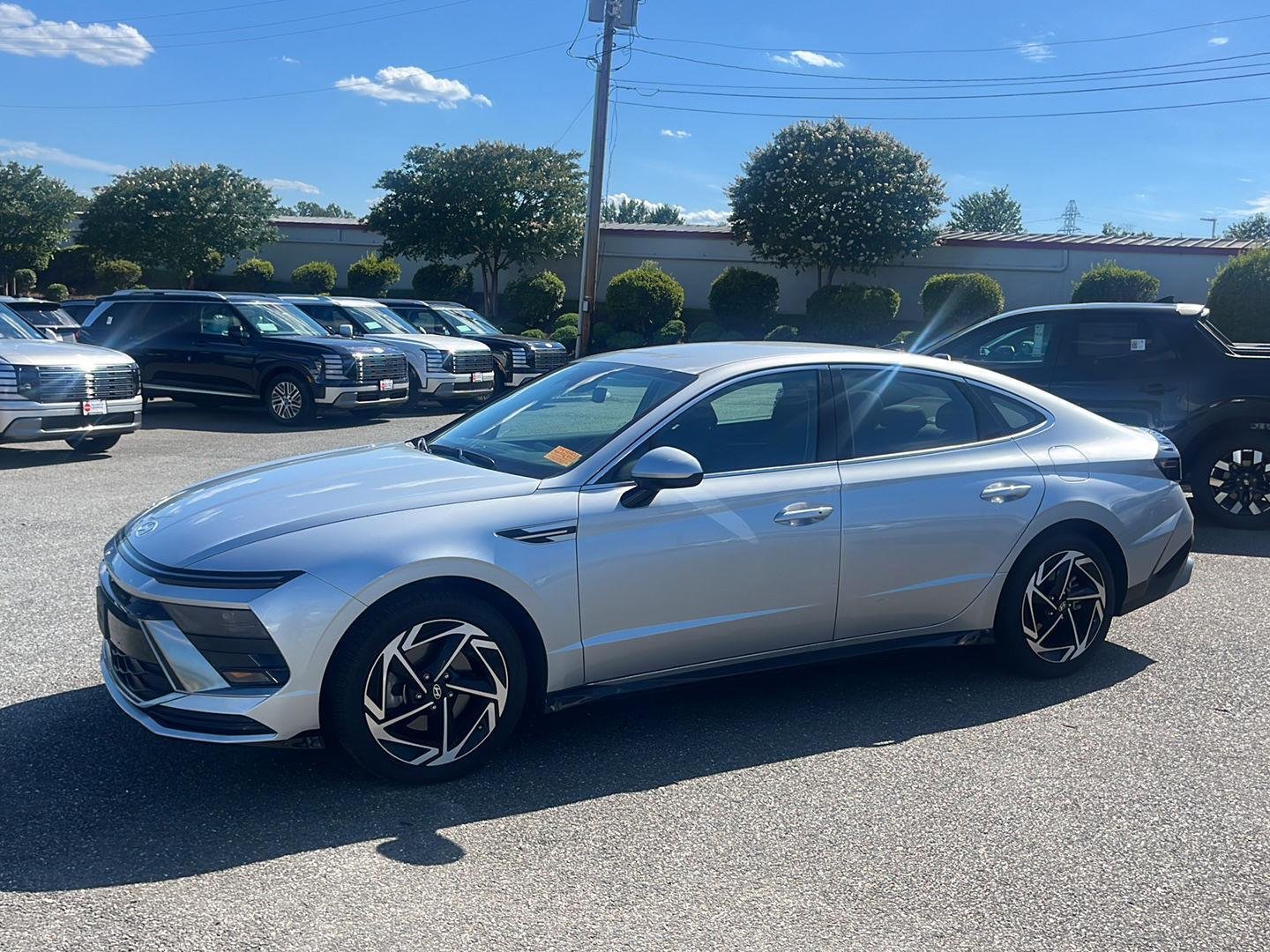 Used 2026 Aero Silver Hyundai SEL Sport image 2