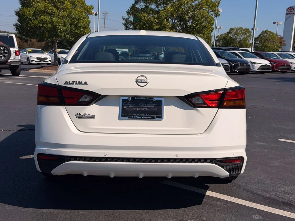 Used 2025 White Nissan 2.5 SV image 13
