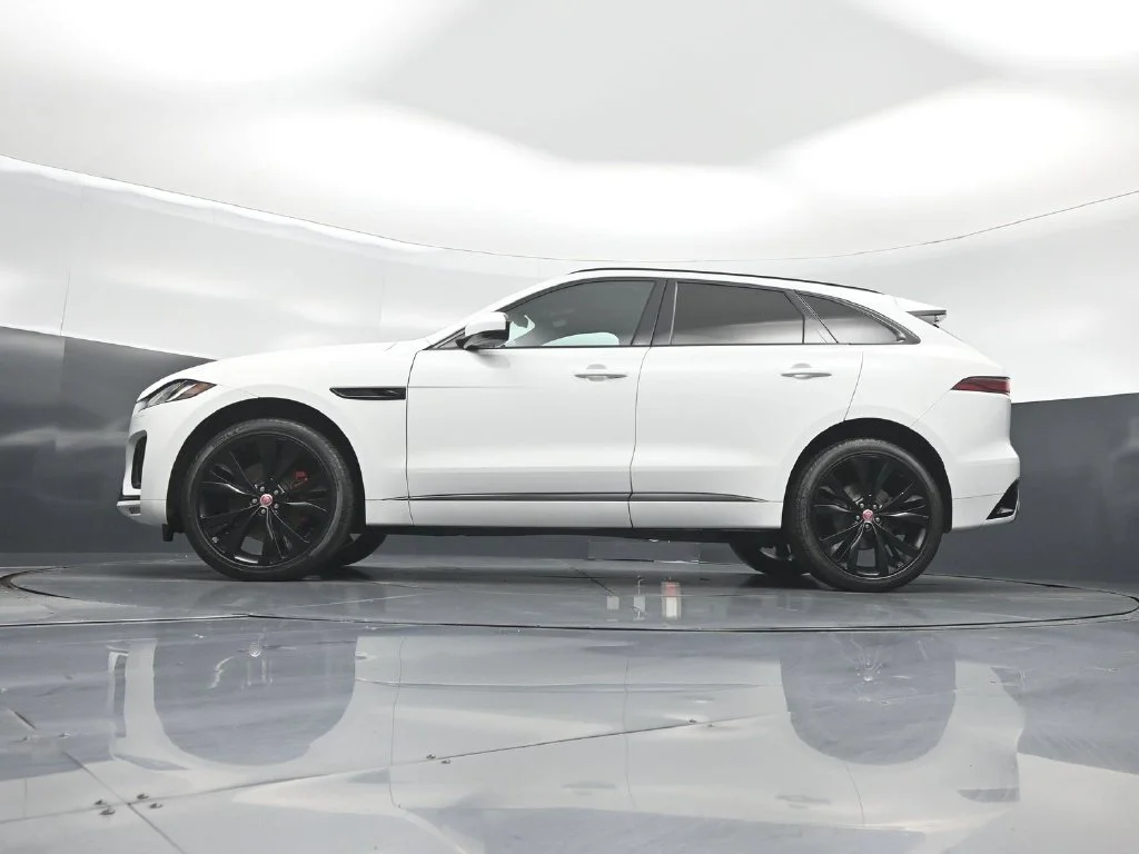 Used 2023  Jaguar P400 R-Dynamic S image 47