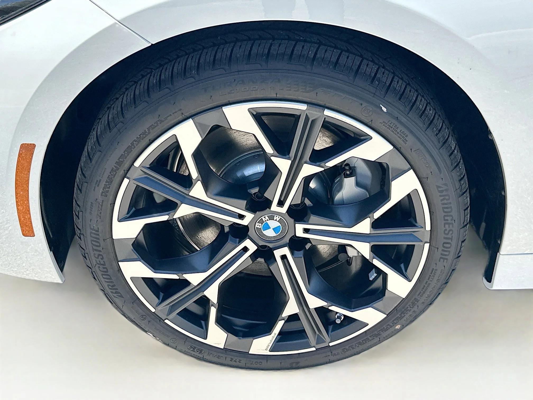 2025 BMW 3 Series 330i - Photo 28