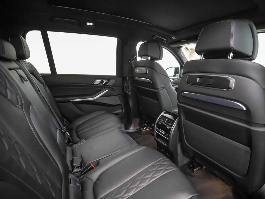 Used 2026 Black Sapphire Metallic BMW M60i image 32