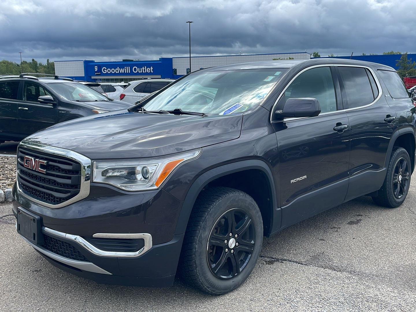 Used 2019 Iridium Metallic GMC SLE image 5