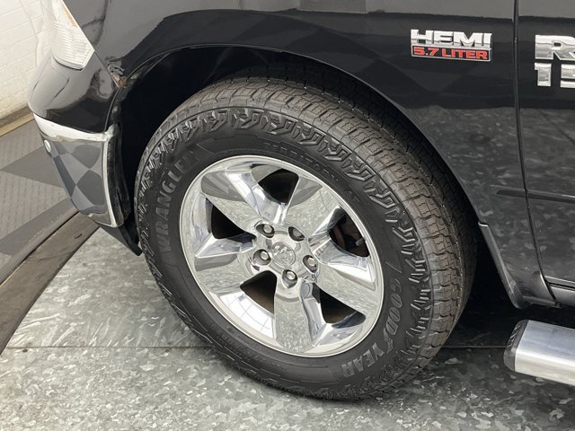 Used 2016 Brilliant Black Crystal Pearlcoat Ram Big Horn image 33