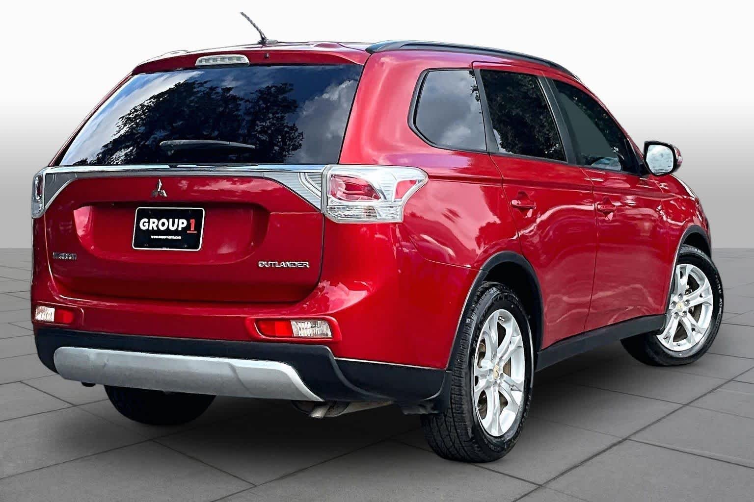 Used 2015 Rally Red Mitsubishi SE image 13