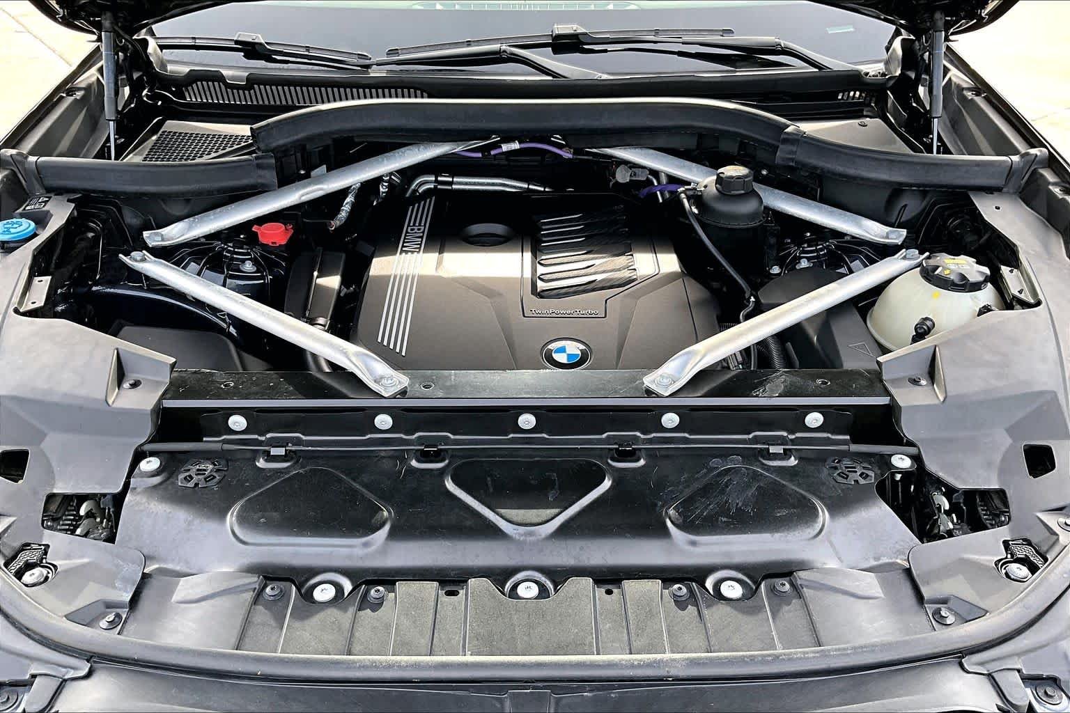 Used 2021 Arctic Gray Metallic BMW xDrive40i image 31