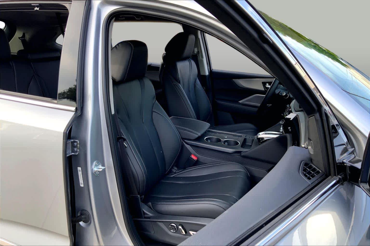 Used 2026 Solar Silver Metallic Acura w/Technology Package image 9