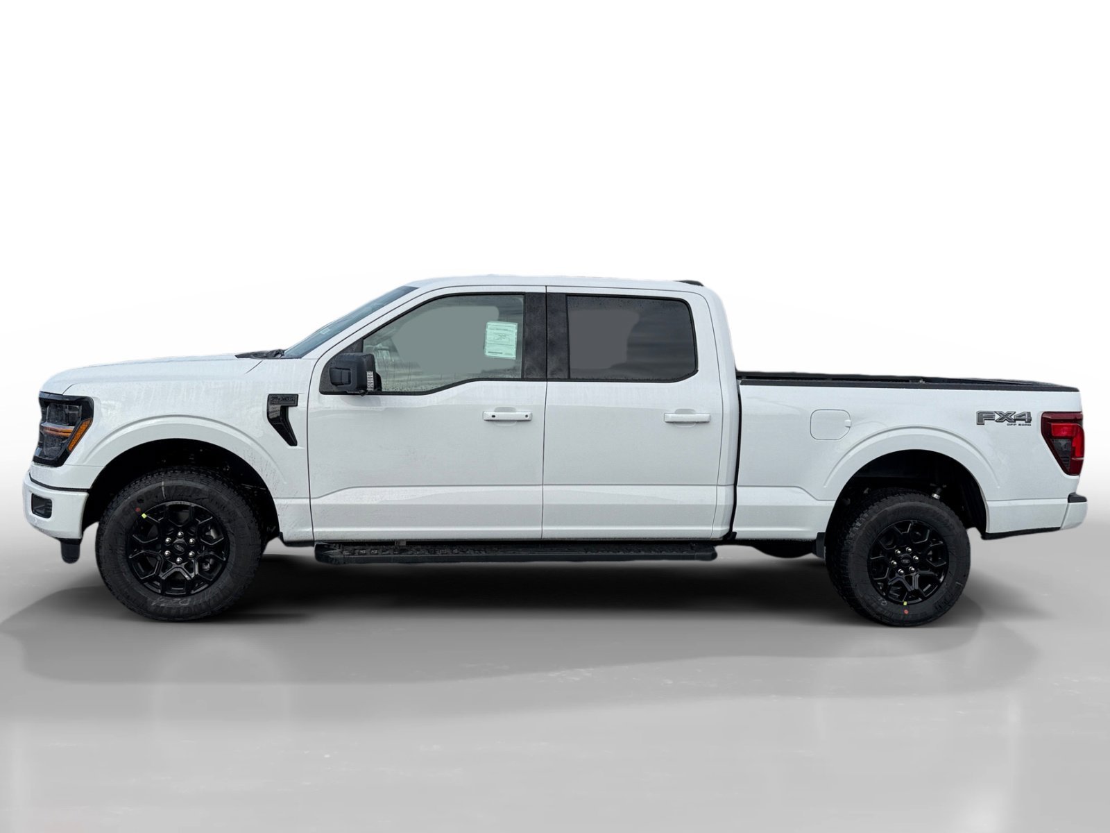 New 2026 Oxford White Ford XLT image 2