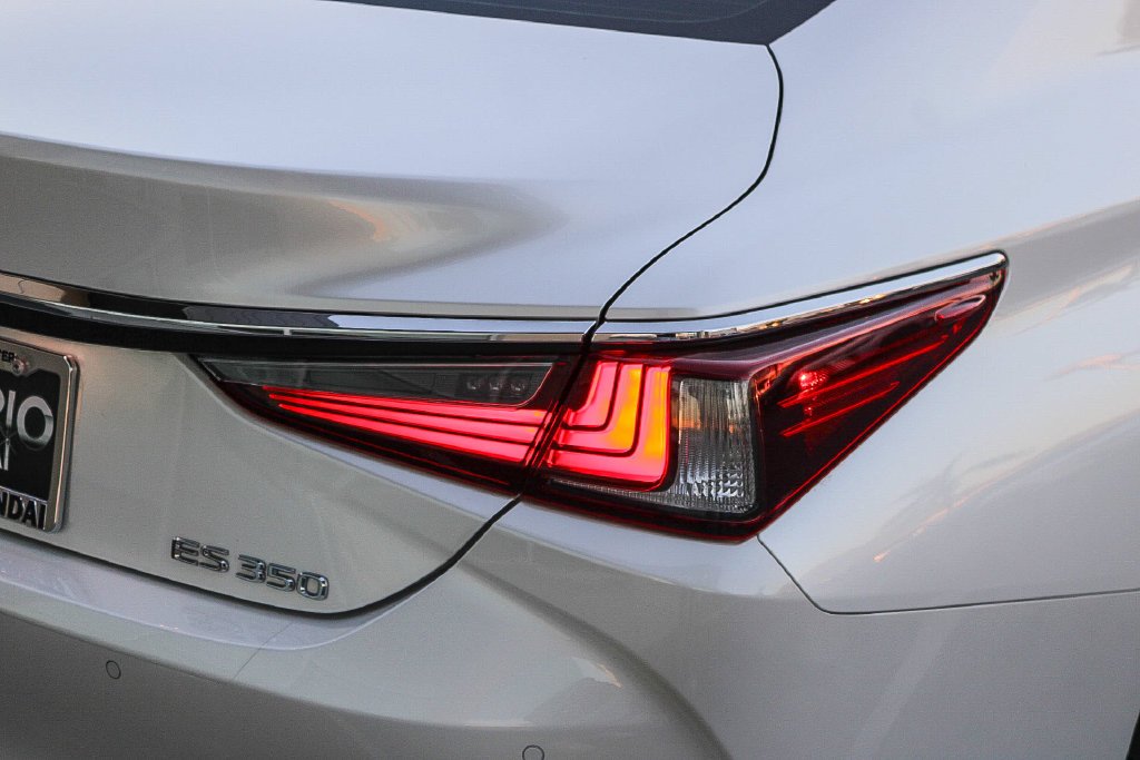 2019 Lexus ES 350 - Photo 9