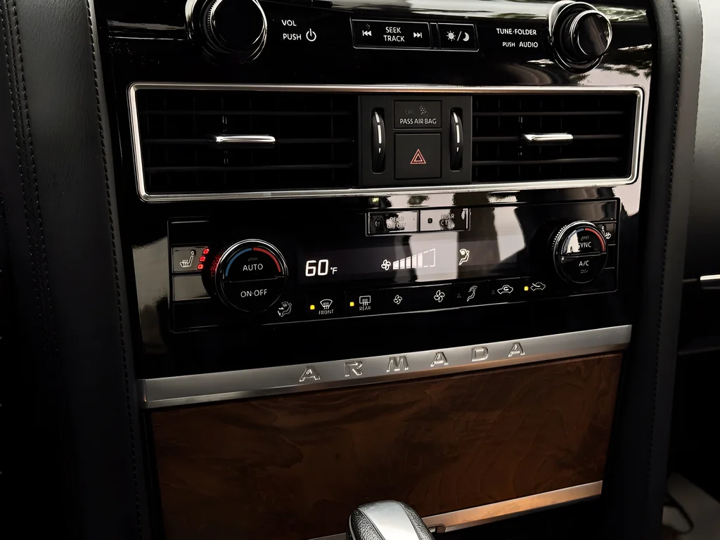 Used 2021 White Nissan SL image 12