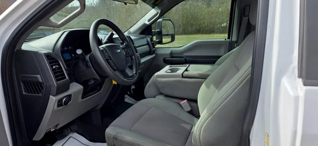Used 2019 White Ford XL image 16