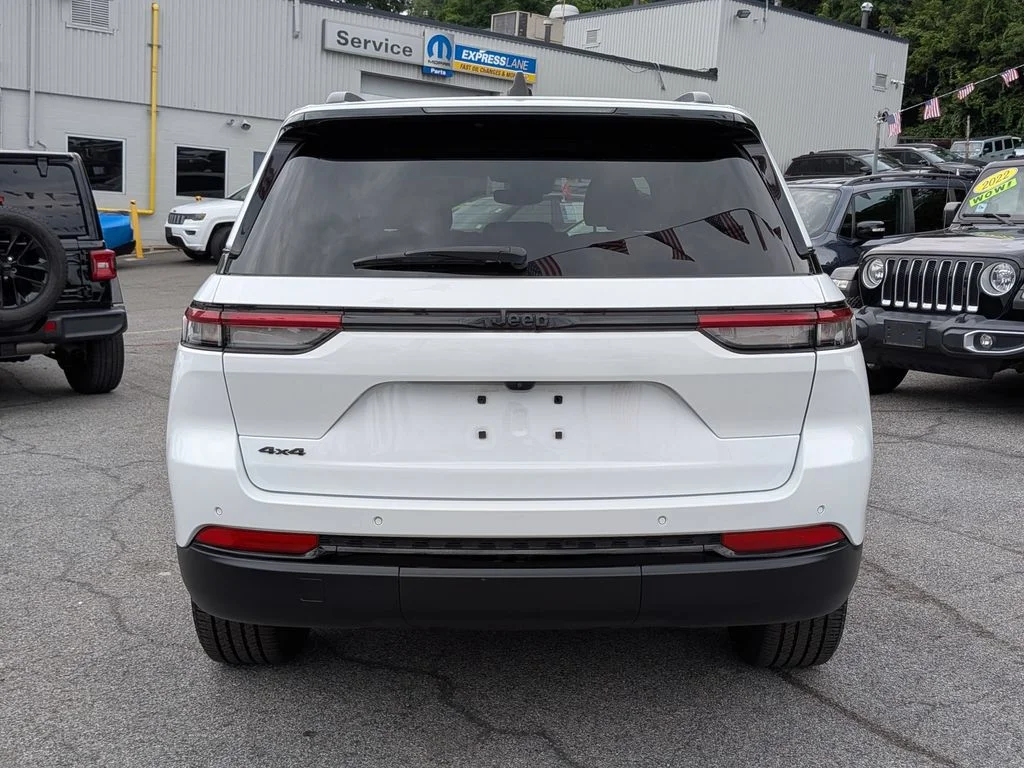 Used 2023 White Jeep Altitude X image 7
