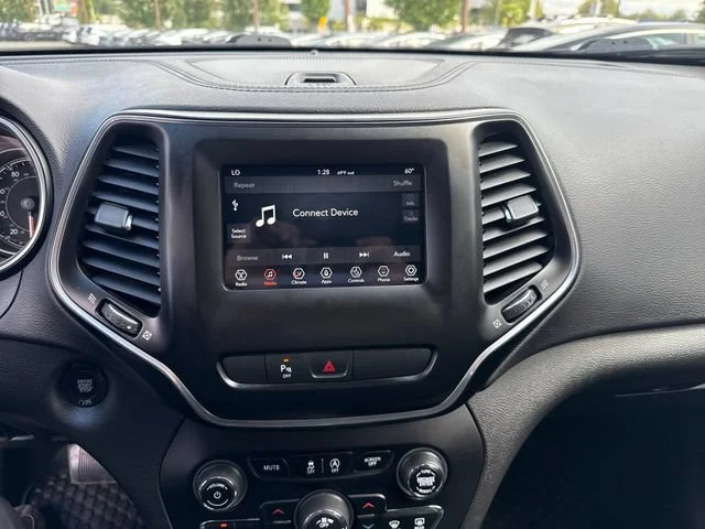 Used 2019 Velvet Red Pearlcoat Jeep Latitude Plus image 21