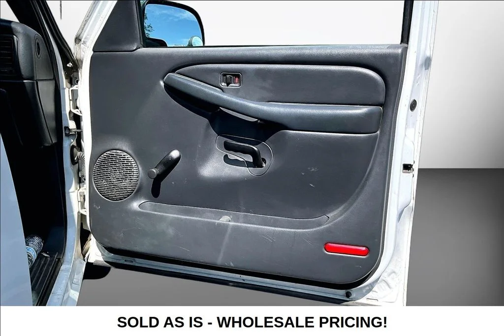 Used 2002 White Chevrolet Base image 24