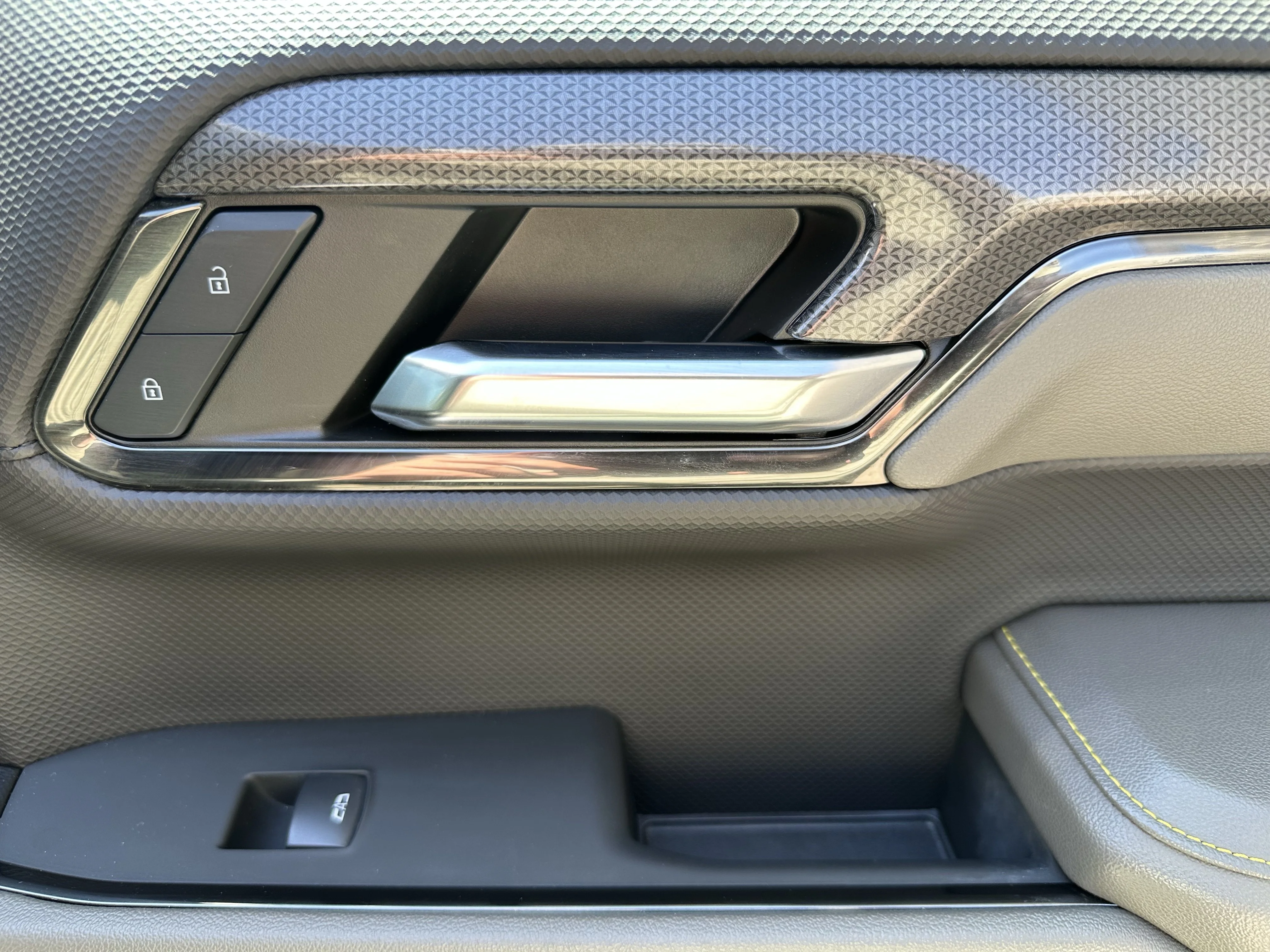 Certified Used 2024  Chevrolet ZR2 image 21