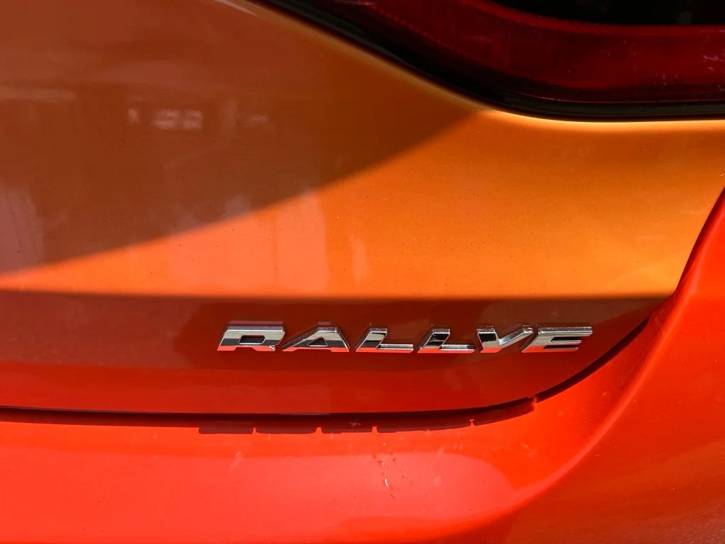 Used 2015 Orange Dodge SXT image 10
