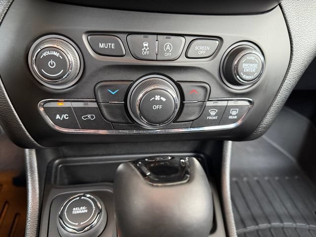 Used 2021 Hydro Blue Jeep Altitude image 28