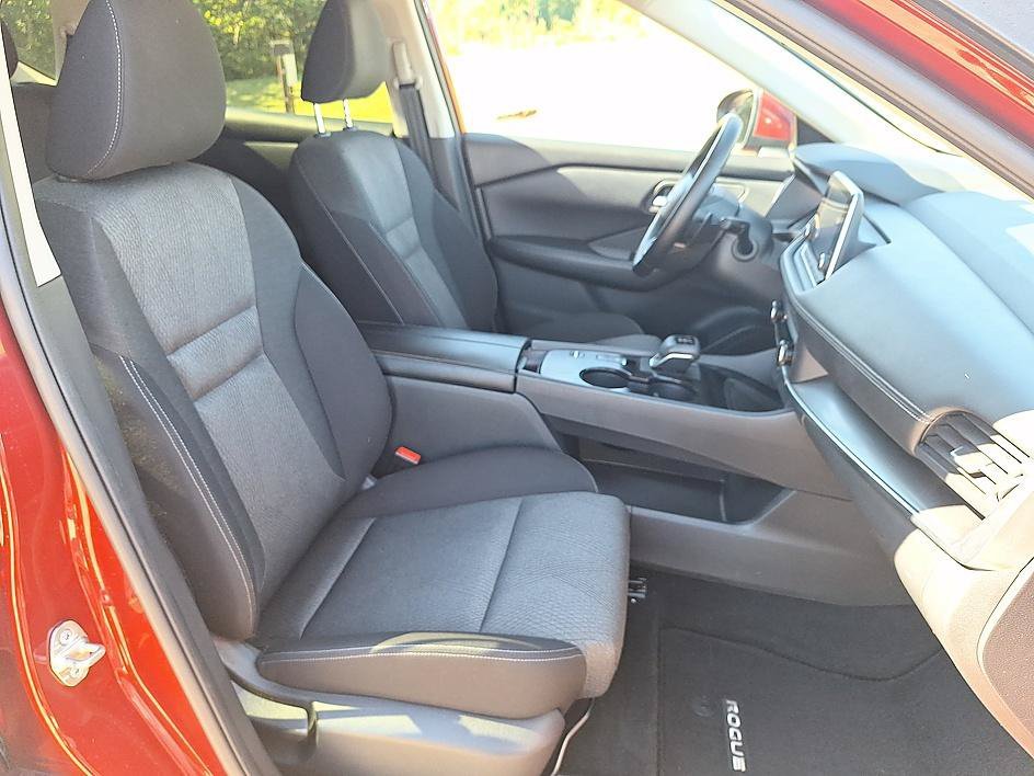 Used 2025 Scarlet Ember Tintcoat Nissan SV image 21