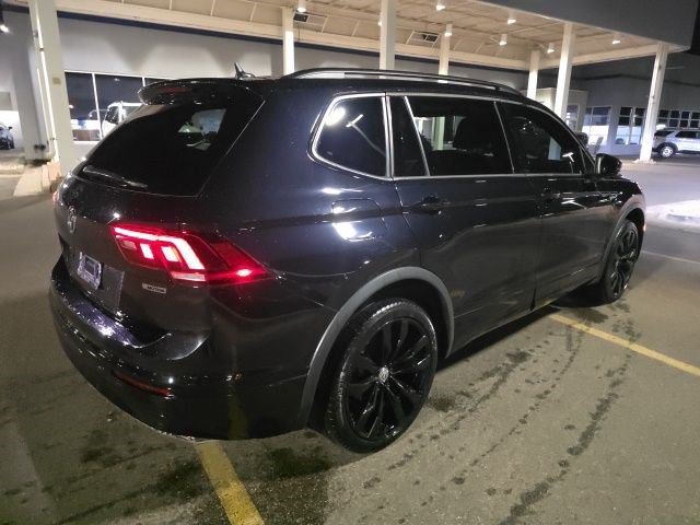 Used 2021 Deep Black Pearl Effect Volkswagen SE image 5