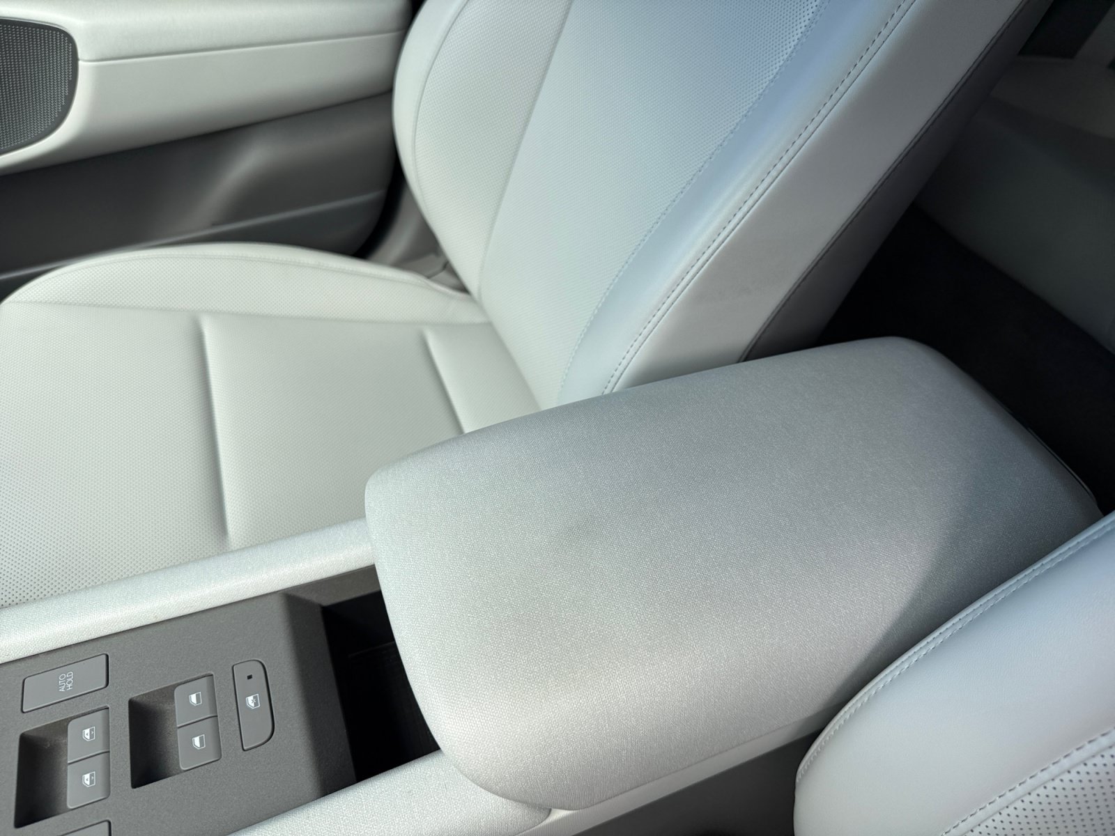 Used 2025 White Hyundai SEL image 14
