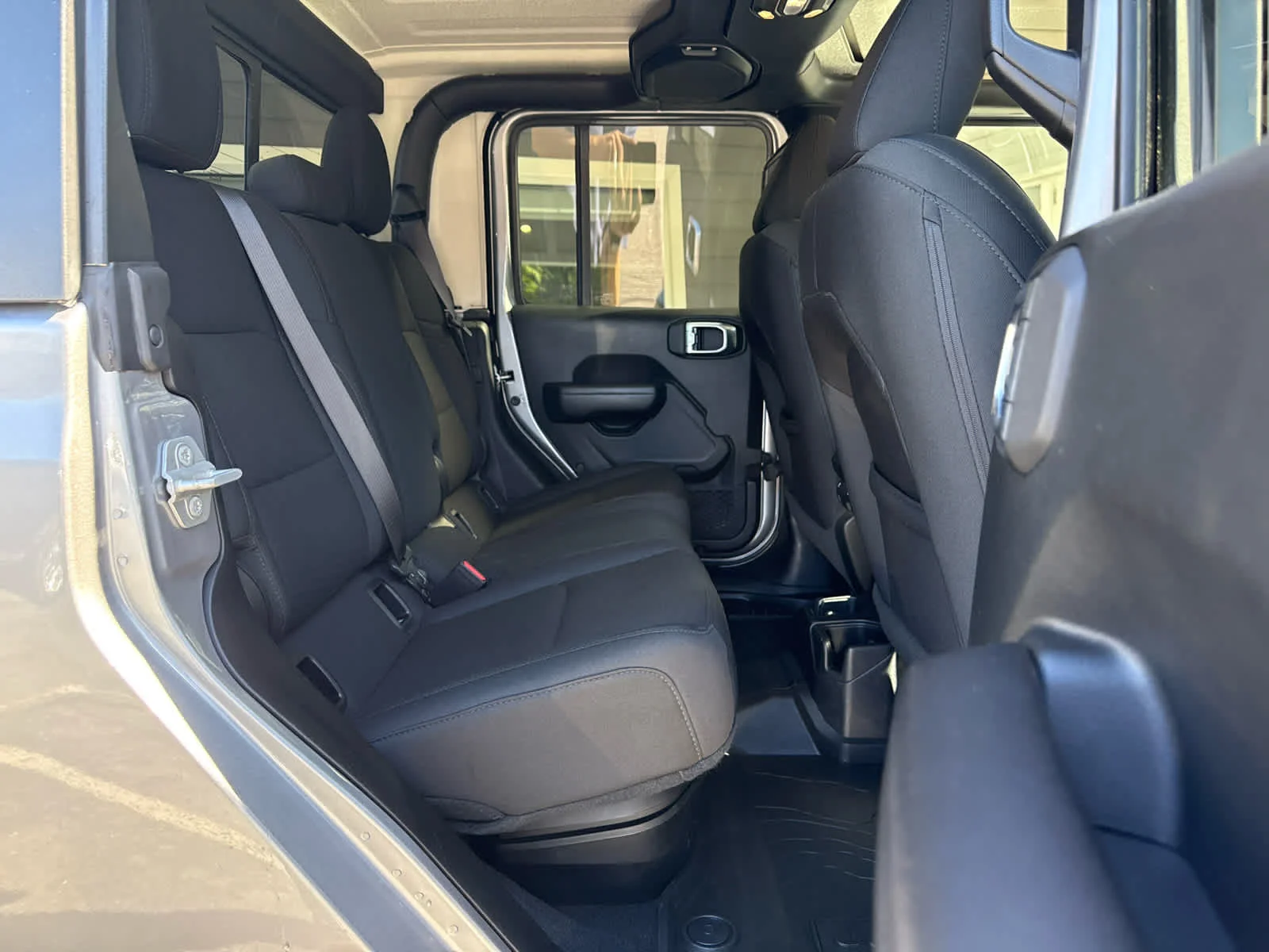Used 2020 Billet Silver Metallic Clearcoat Jeep Sport S image 18