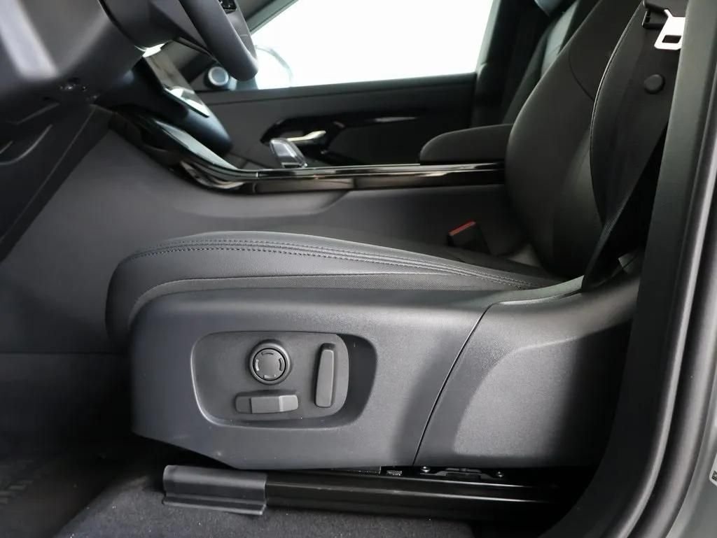 New 2026 Seoul Pearl Silver Land Rover Dynamic image 20