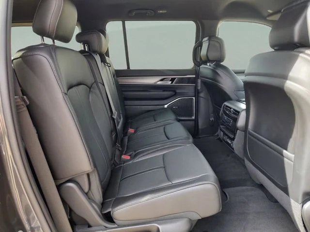 2025 Jeep Wagoneer Series I - Photo 31