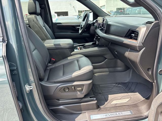 Used 2026 Gray Chevrolet Z71 image 28