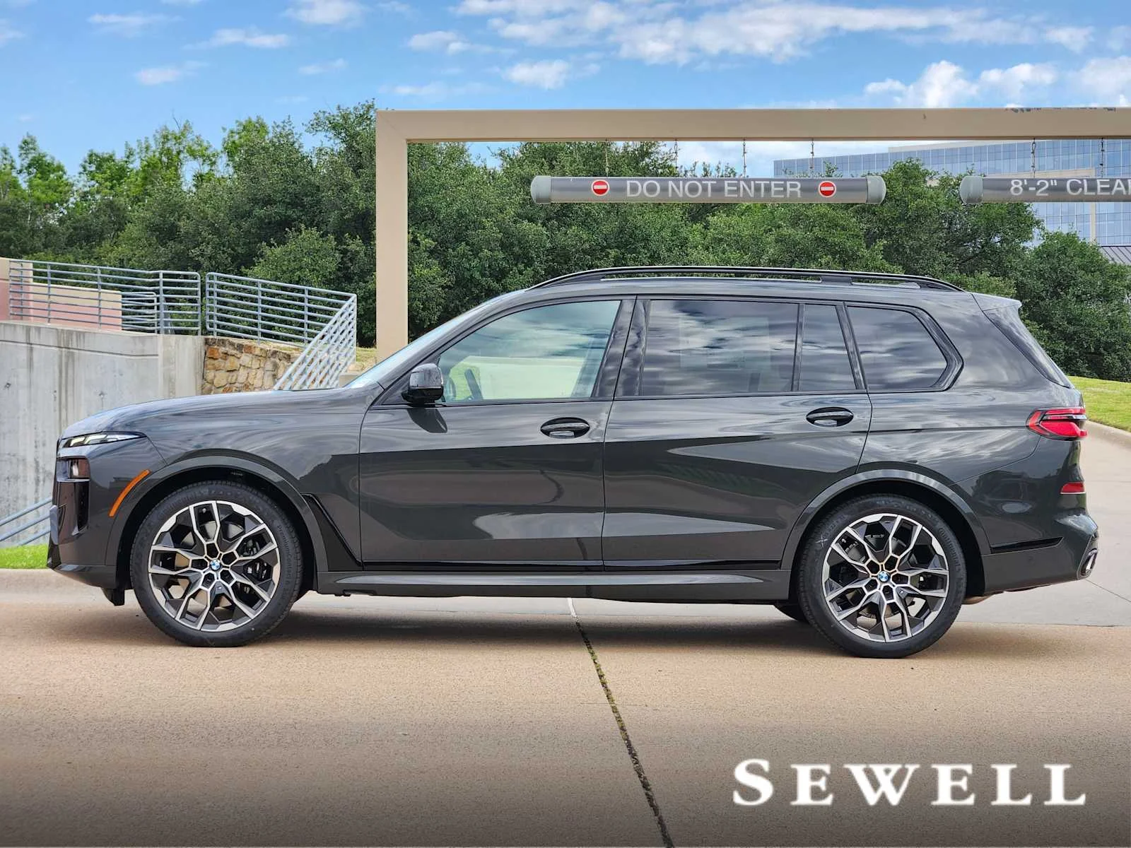 New 2027 Dravit Grey Metallic BMW xDrive40i image 2