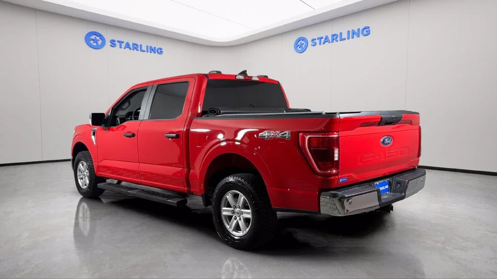 Used 2021  Ford XL image 5