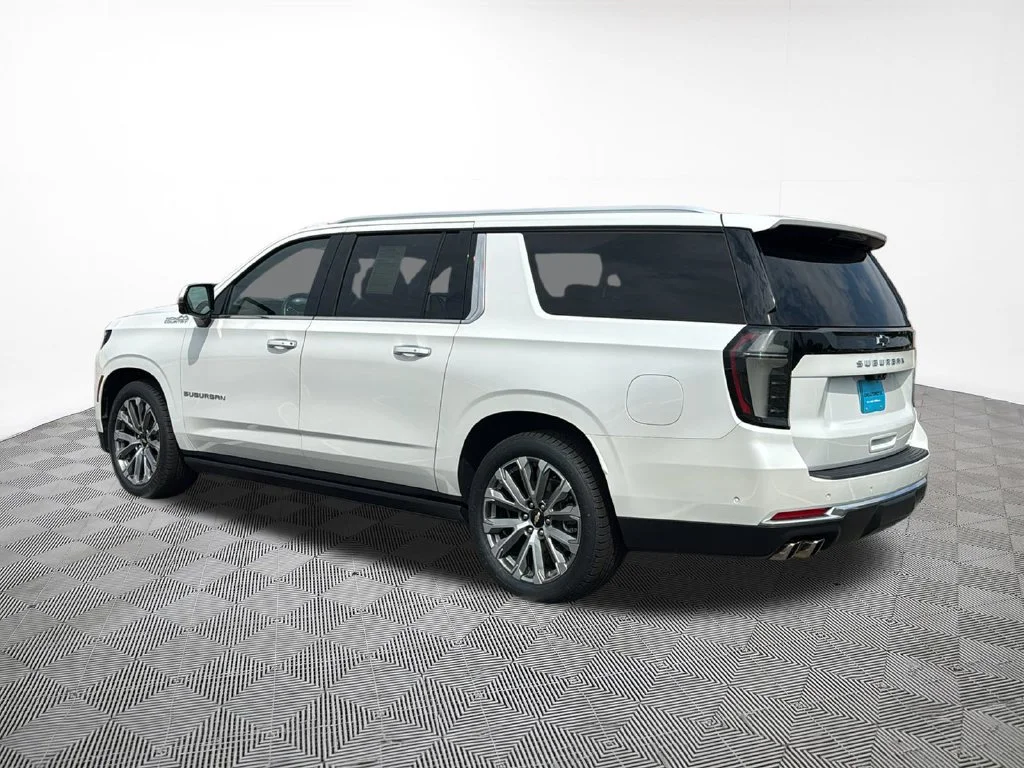 Used 2025 Iridescent Pearl Tricoat Chevrolet High Country image 14