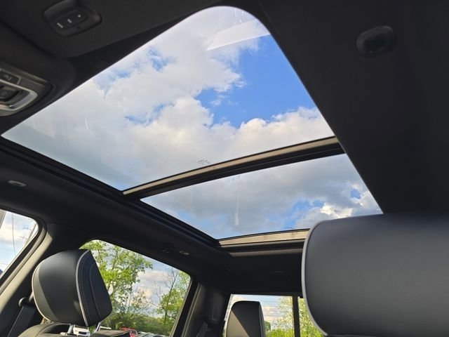 New 2026 Granite Crystal Metallic Clear-Coat Exterior Paint RAM Laramie image 6