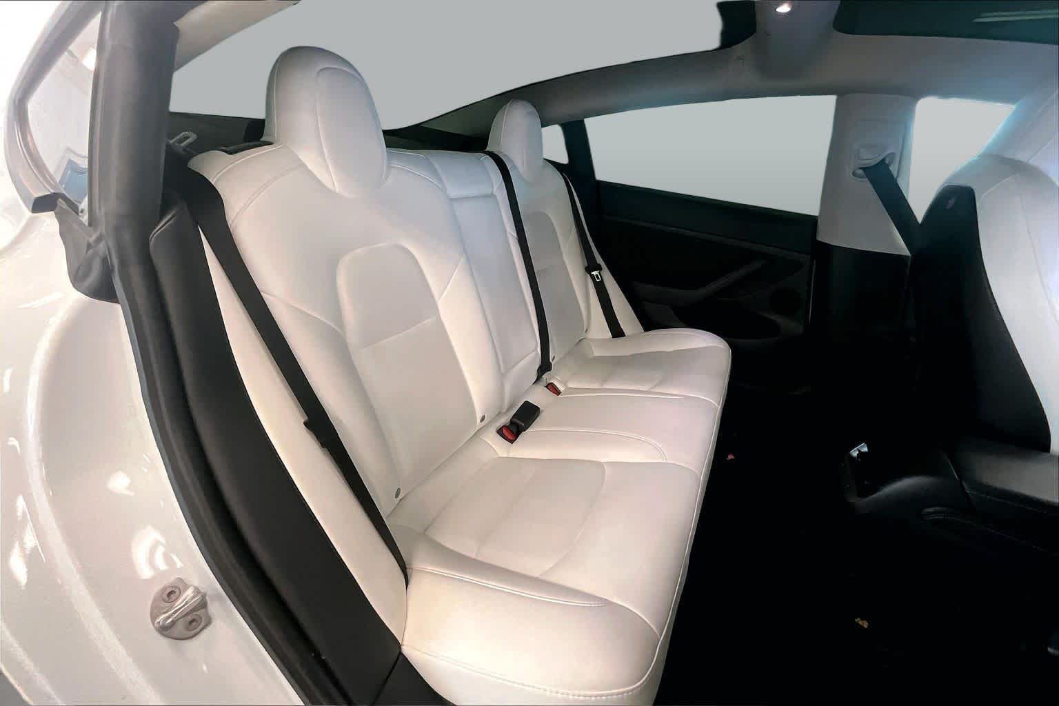 Used 2021  Tesla Standard Range Plus image 18